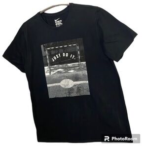 NIKE | Men’s NIKE “Just Do it” Soccer Black Shirt Size XL
